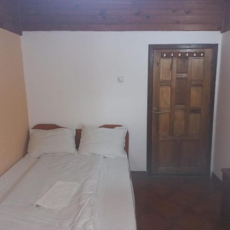 Double Room With Private Bathroom By Osteria Constantino Targoviste Exterior foto